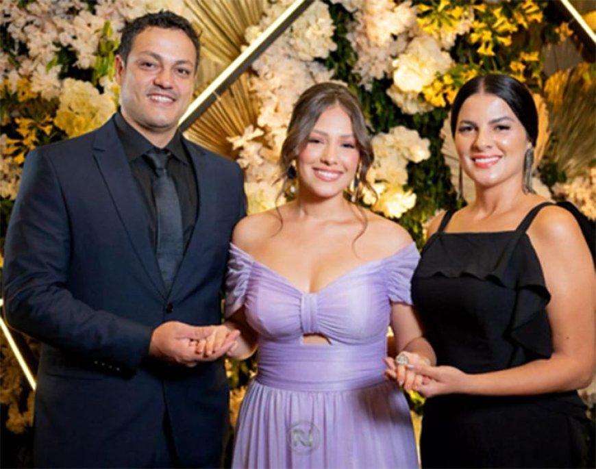 Sociedade Paternse -  Baile de formatura de Laura como Meio-Médica pelo Unipam