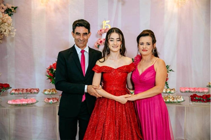 Priscila 15 anos de vida, luz e alegria!