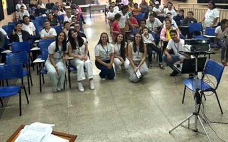 Alunos de Nutrição transformam palestra em momento leve e interativo na Apae