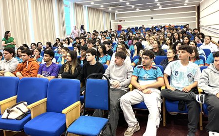 Conscientização sobre bullying e cyberbullying mobiliza alunos do Colégio Universitário