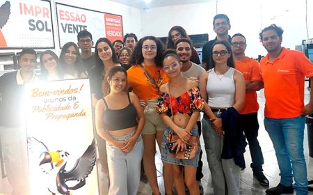 Alunos de Publicidade e Propaganda visitam a gráfica Ultracopy