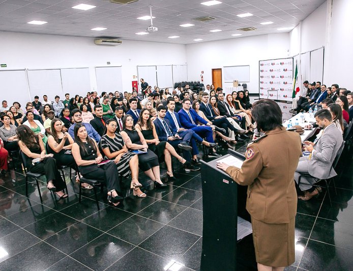 Solenidade de entrega de carteiras da OAB em Patos de Minas