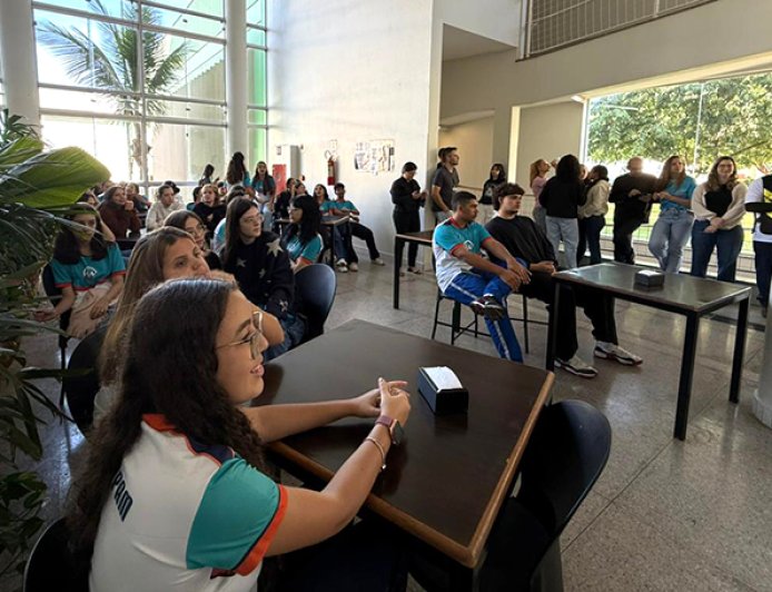 Amplifica chega com tudo e dá voz aos novos talentos do Colégio Universitário