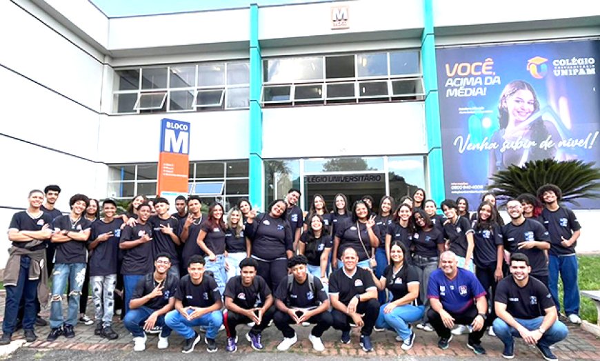 Alunos da Escola Estadual Joseph Hein, de Várzea da Palma, visitam Unipam