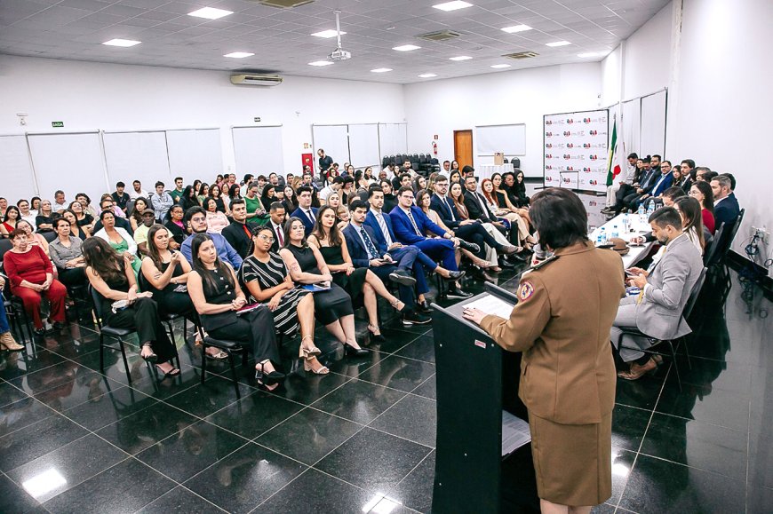Solenidade de entrega de carteiras da OAB em Patos de Minas