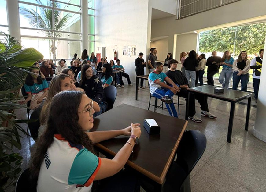 Amplifica chega com tudo e dá voz aos novos talentos do Colégio Universitário