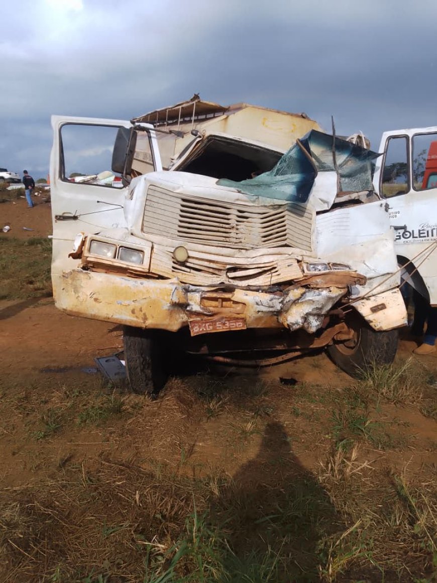 Colisão entre caminhões deixa cinco feridos na  BR-354, em São Gotardo