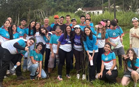 Visita ao Chapadão do Ferro, em Patrocínio, amplia conhecimentos dos estudantes do Colégio Universitário