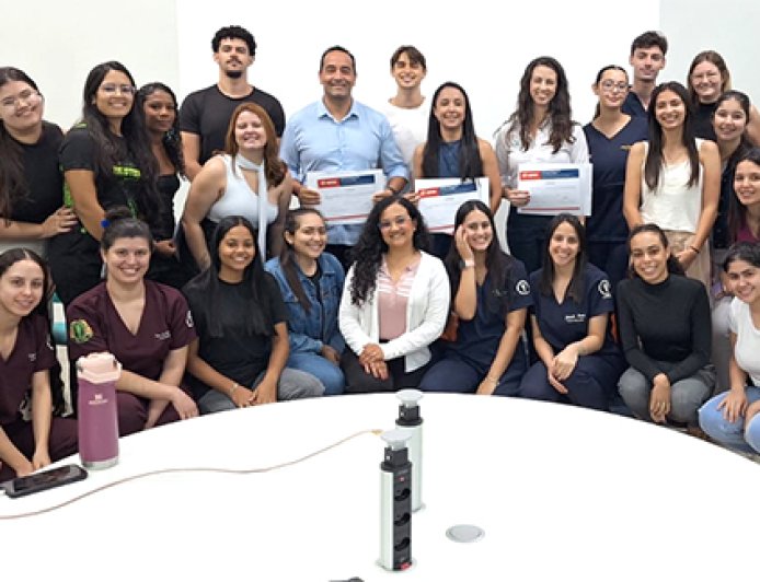 Alunos de Fisioterapia participam de mesa-redonda sobre carreira, gestão e empreendedorismo