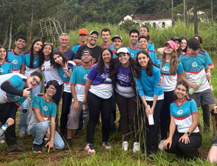 Visita ao Chapadão do Ferro, em Patrocínio, amplia conhecimentos dos estudantes do Colégio Universitário
