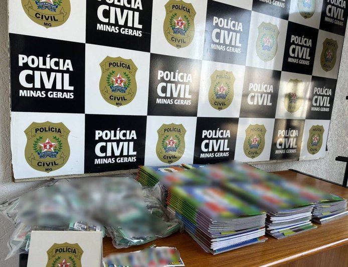 Ação da PCMG resulta na apreensão de figurinhas falsificadas da Copa do Mundo em Patos de Minas.