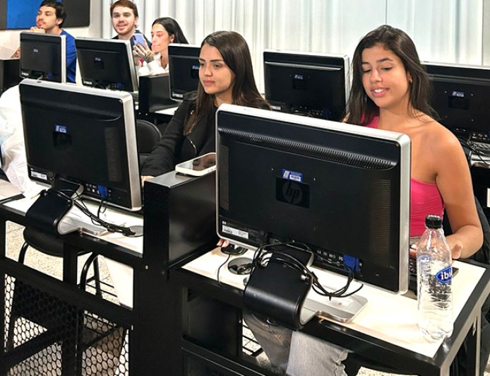 Curso de Publicidade e Propaganda participa de classe espelho com universidade da Colômbia