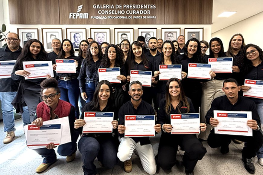Unipam entrega certificados de curso de liderança para gestores do Grupo Jóia Sementes