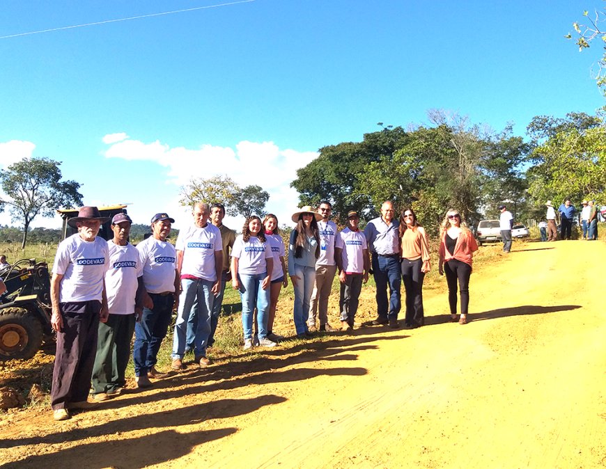 Dia de Campo: Pronascentes realiza ação ambiental com a construção de barraginhas nas comunidades rurais em Patos de Minas